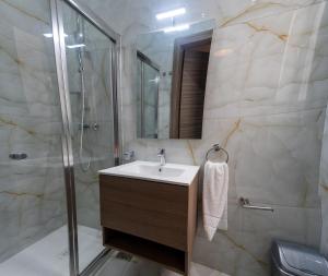 Modern 3-Bedroom Apartment with Terrace