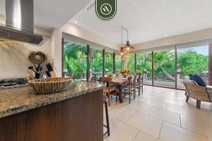 Amazing 2BR Condo - Lagoon Pool, Golf