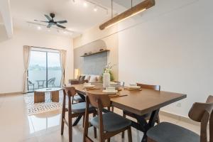 Serene Japandi & Zen Family Retreat 2-7 pax with Comfortable Living Space