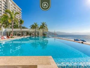 Luxury Oceanfront 3 BR Condo - Pools