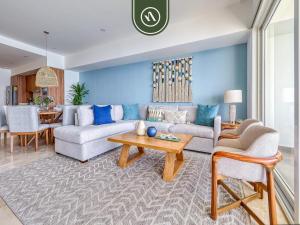 Luxury Oceanfront 3 BR Condo - Pools