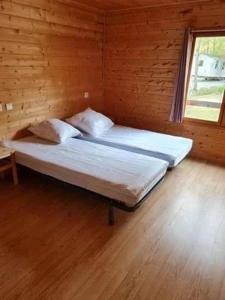 ZEcamping 3 étoiles dog friendly avec piscine au bord du lac de la Thésauque