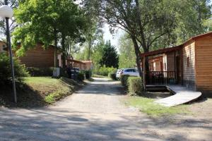 ZEcamping 3 étoiles dog friendly avec piscine au bord du lac de la Thésauque