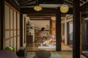 30 seconds from Dongmyo Station Private Hanok Exclusive use DDP Cheonggyecheon Dongdaemun Selected as an excellent hanok Maximum 5 people