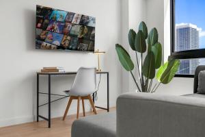 Modern Downtown Miami Condo w Pool and Gym