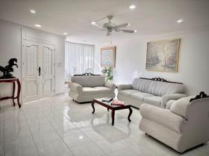 FQ Chalets en Costa de Oro Chalet 1