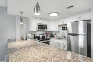 Stylish Condo Myrtle Beach Walk to the Beach - 2BR