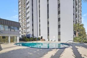 Stylish Condo Myrtle Beach Walk to the Beach - 2BR