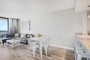 Stylish Condo Myrtle Beach Walk to the Beach - 2BR