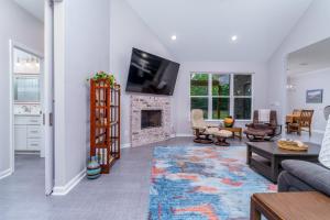 Steps to Fairway Hot Springs Village Golf Retreat