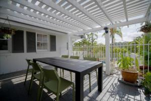 Upscale Renovated 4Bed 4Bath Retreat Walk to Mall