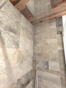 Modern 70 m2 3-bedroom apartment, chalet style, close to Chambéry