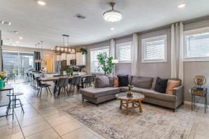 Resort Perks and Private Pool Davenport Family Home