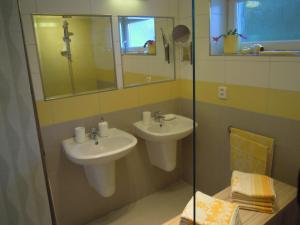 Luxury apartment fireplace + sauna