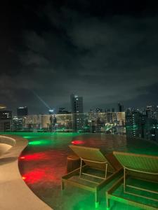 Studio moderno com ar-condicionado, Wi-Fi rápido, cozinha completa e check-in fácil