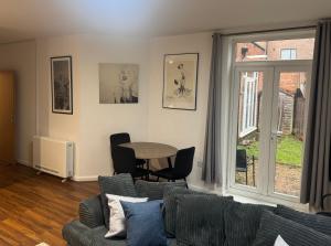 Spacious 2 Bed Apartment in Central Watford Free Parking Sleeps 6