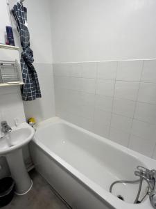 Minimalist 2BR Duplex Near The Shard