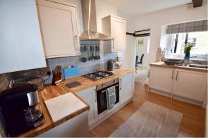 Charming Riverside Cottage in Bradwell, Central Peak District, 4 Guests