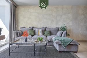 Luxury 2 BR Condo Near Beaches - Pools - Gym