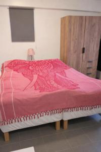 Private Guesthouse in Laugardalur Near Pool & Park