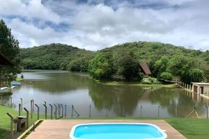 Casa Frente à Barragem com Caiaques