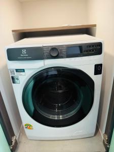 m51 市中心奢华公寓 临近捷运 云端泳池 高空全景健身房 高速网络