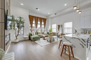 6 Mi to Manhattan Luxe Apt with City Views!