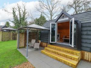 Willow Lodge At Bridge Lake Farm & Fishery