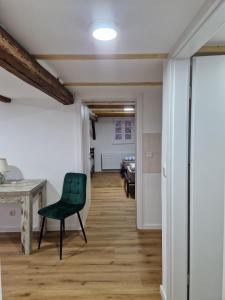 Dreibettzimmer mit Gemeinschaftsbad und Küche Großenbach