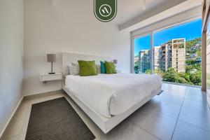 Oceanview Luxury Condo - Private Beach - Rooftpop