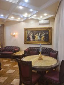 Дмитра Яворницького 83 2 кв теплая Премиум с парковка машины