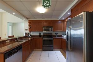 Mexican Styled 2 BR Condo - Beachfront - Pool