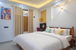 Divisha Home Stay- 2BHK Modern Luxury Apartment in South Delhi