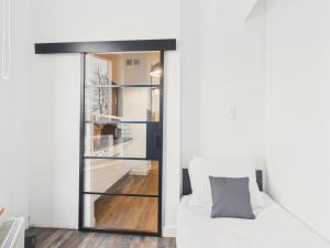 Popularna 38 Comfort Suite Warsaw by Solarento