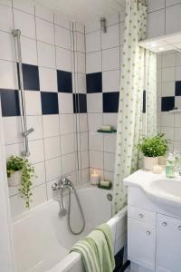 Nivas - Krefeld Zentrum - Helios Klinik - HBF - Messe 20 Min - Netflix