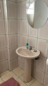 Apto na Enseada- 3 quadras da praia da enseada