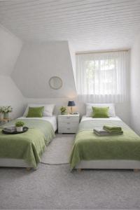 Nivas - Krefeld Zentrum - Helios Klinik - HBF - Messe 20 Min - Netflix