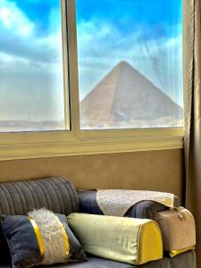 9 Pyramids & Sphinx View Apartment