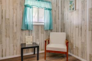 4 Mi to Dtwn Picayune! Piney Woods Tiny Home