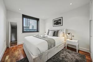 2 Bed 2 bath Duplex Penthouse River View Canary Wharf