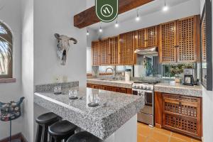 Stylish 2 BR Condo in Romantic Zone - Rooftop Pool