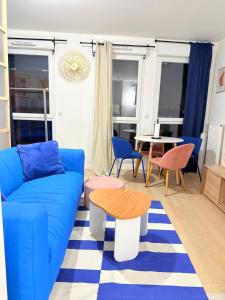 La maison colorée proche de Paris et Gare du Nord, parking gratuit