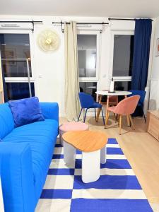 La maison colorée proche de Paris et Gare du Nord, parking gratuit