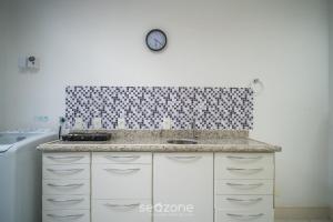 Estúdio Completo a 290m do Mercado Público EFA0304