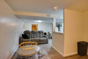 1 Mi to UBS Arena! Pet-Friendly Elmont Apartment