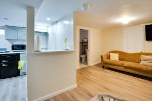 1 Mi to UBS Arena! Pet-Friendly Elmont Apartment