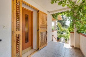 Apartments and Room Rukonic