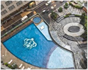 STAYLUXIA - KNIGHTSBRIDGE - One Bedroom Luxury Suites with Pool, Gym, Netflix, Free Amenities - Housekeeping Available
