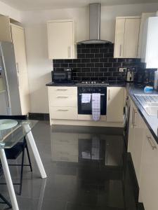 3 Bedroom Luxe Home in Abbeywood