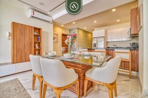 2BR Condo with Private Balcony - Padel Court